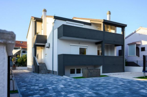 Antonio Apartments